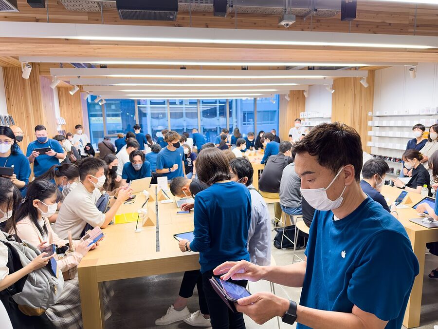 Apple Store Ginza exterior