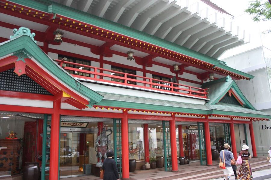 Oriental Bazaar souvenir shop on Omotesando