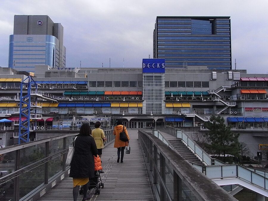 DECKS Tokyo Beach mall Odaiba