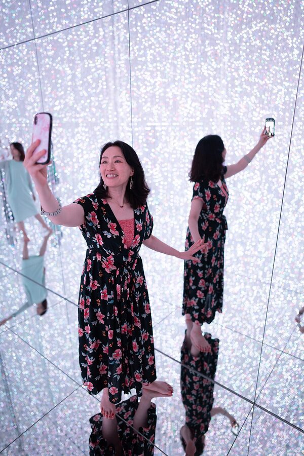 teamLab Planets art installation