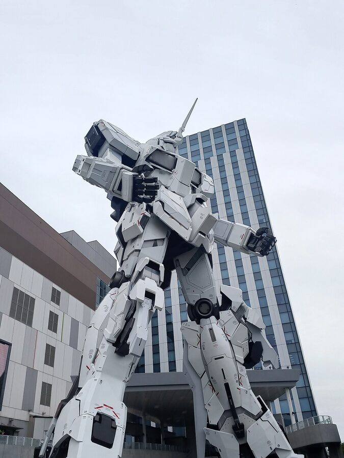 Unicorn Gundam life-sized statue DiverCity