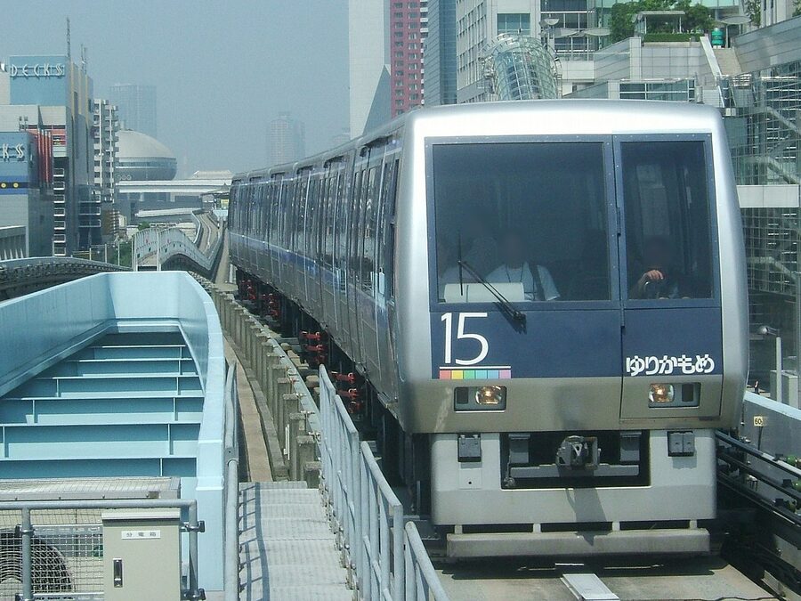 Yurikamome driverless train
