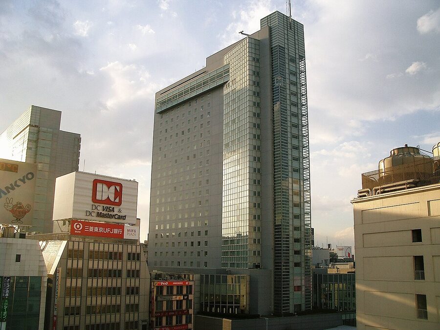 Shibuya Mark City mall and walkway