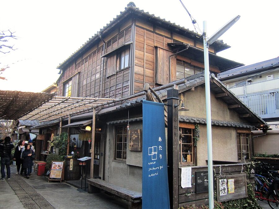 Ueno Sakuragi Atari renovated wooden houses with café