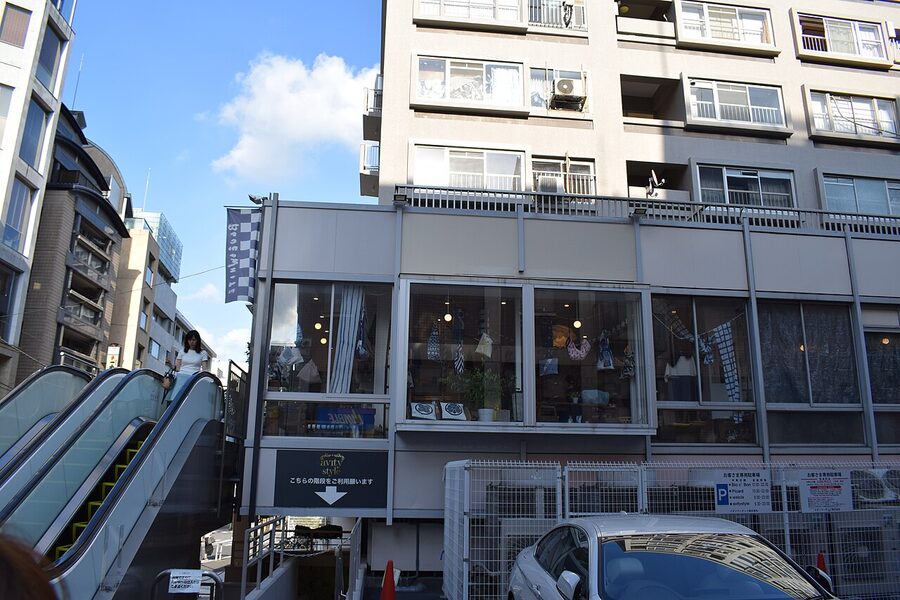 Azabu-Juban shop with escalator