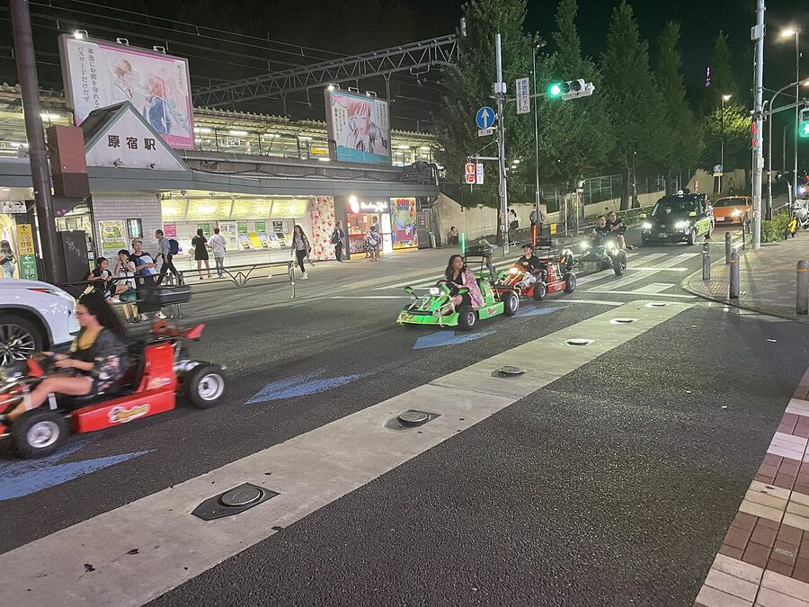 Go kart tour in Tokyo with Mario costumes