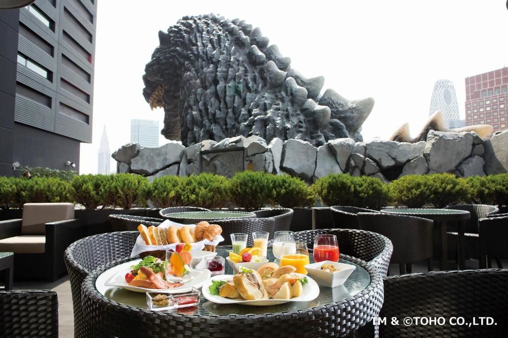 Hotel Gracery Godzilla Shinjuku Guide